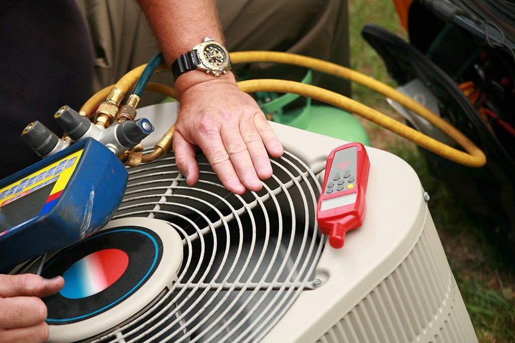 You are currently viewing When Is It Better to Buy a New AC System Instead of Repairing It?